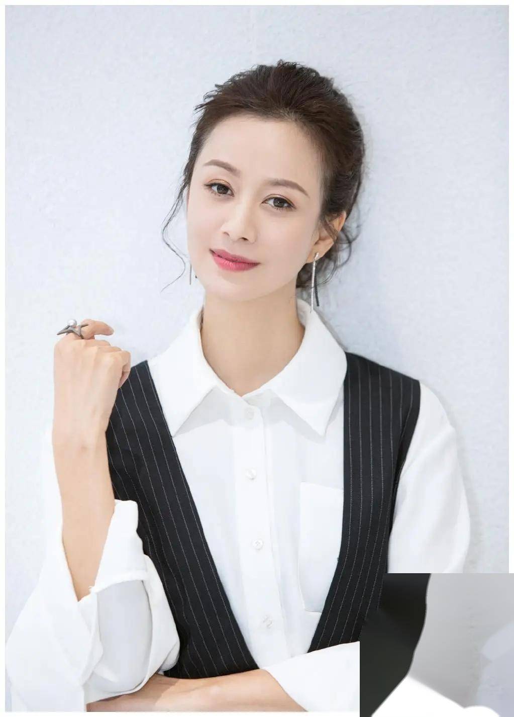 倪虹洁:女神的写真大赏,这身材和才华让人无法抗拒!