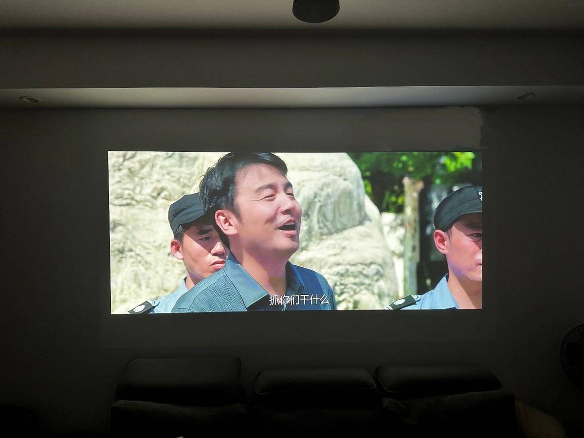 当贝X5S激光云台投影仪:光影之间的艺术与创新