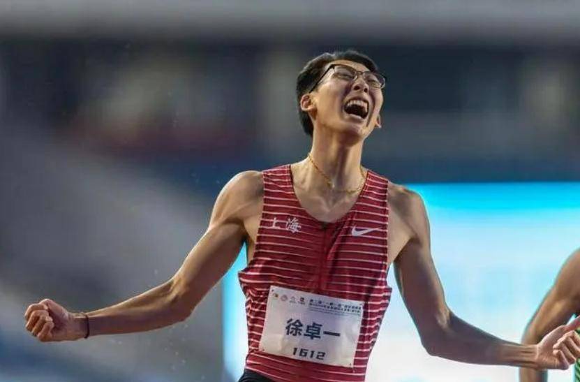 21岁刘翔师弟直通巴黎,眼镜飞人握拳怒吼庆祝_徐卓一_刘俊茜_决赛