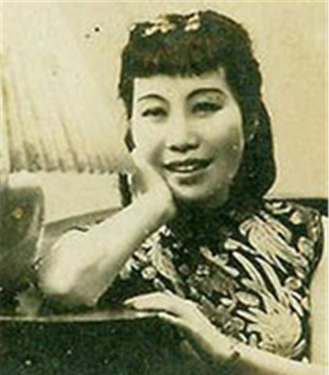 经历两次不伦恋,民国女星21岁吞烟自杀,只因爱上了不该爱的人_艾霞