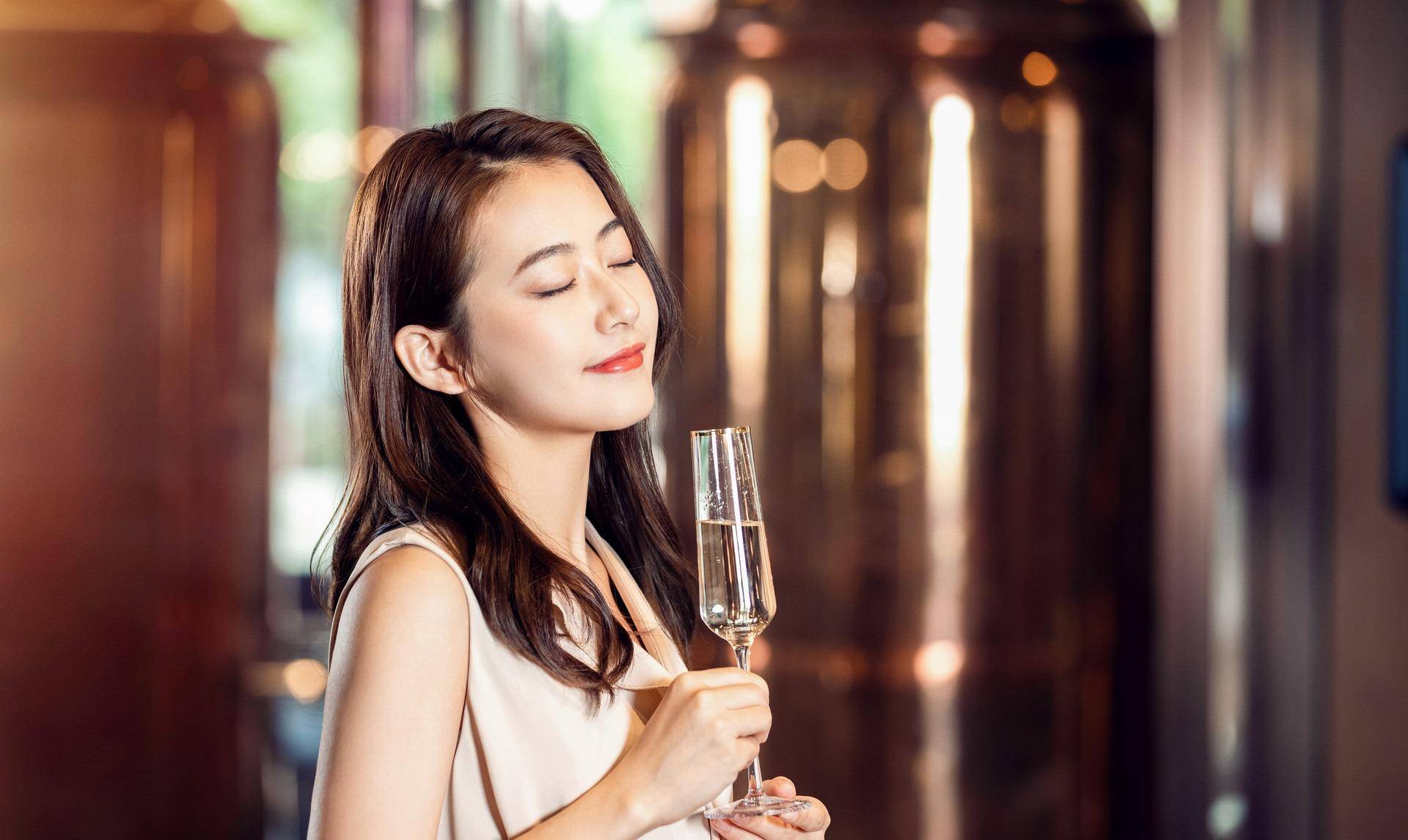"我才是你亲爸",女儿送人十八年,考上名牌大学后,亲爹来相认_田甜_田