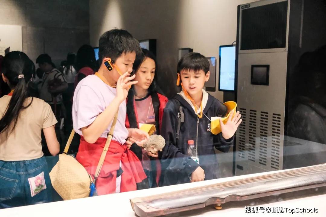 从114名学生到8000人影响力名校,十年"教育奇迹"悄然发生!