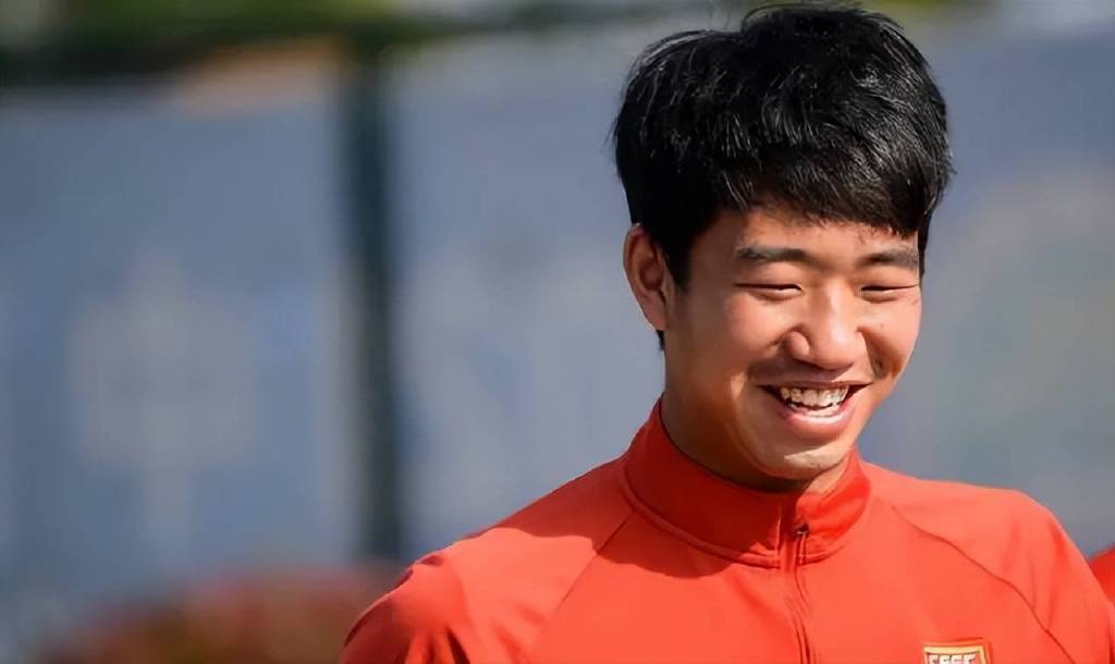 申花门将鲍亚雄联赛丢球最少 中泰之战能从颜骏凌身上抢到主力吗