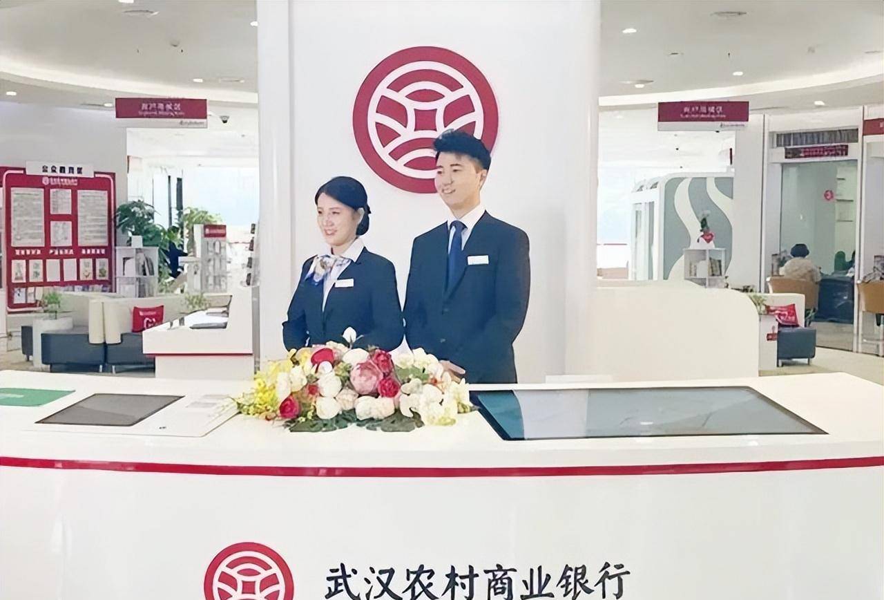 2019年,湖北老人兑换60年前的10万股金,银行看后:可以