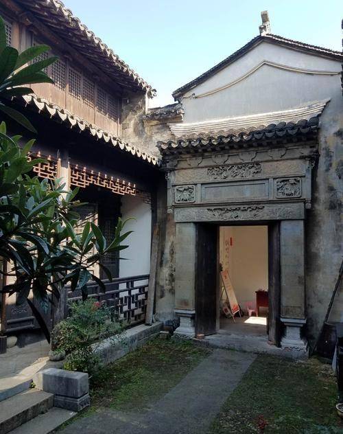 苏州明月湾村人,不管在哪做生意,都会捐5%利润给村里基金_古村_家族