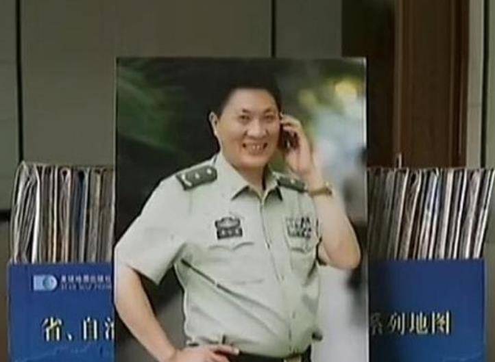 假少将董大维:15年行骗300多万,因入戏太深而被捕,下场如何?