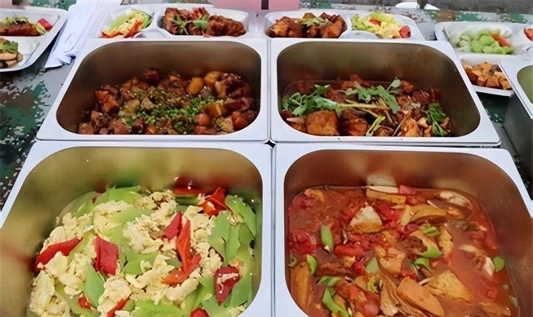 70年代部队伙食:面和肉是稀罕物,一个连20块,维持100多人三餐