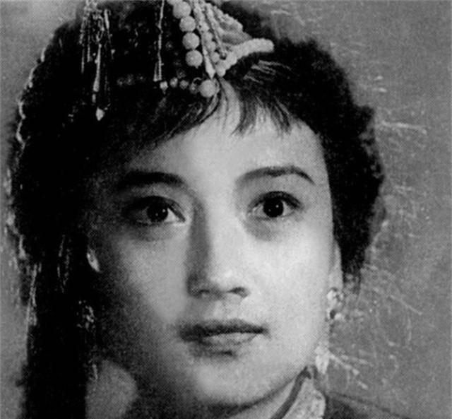 王晓棠:无数60后心中白月光,经历丧子丧夫,88岁依旧优雅坚强