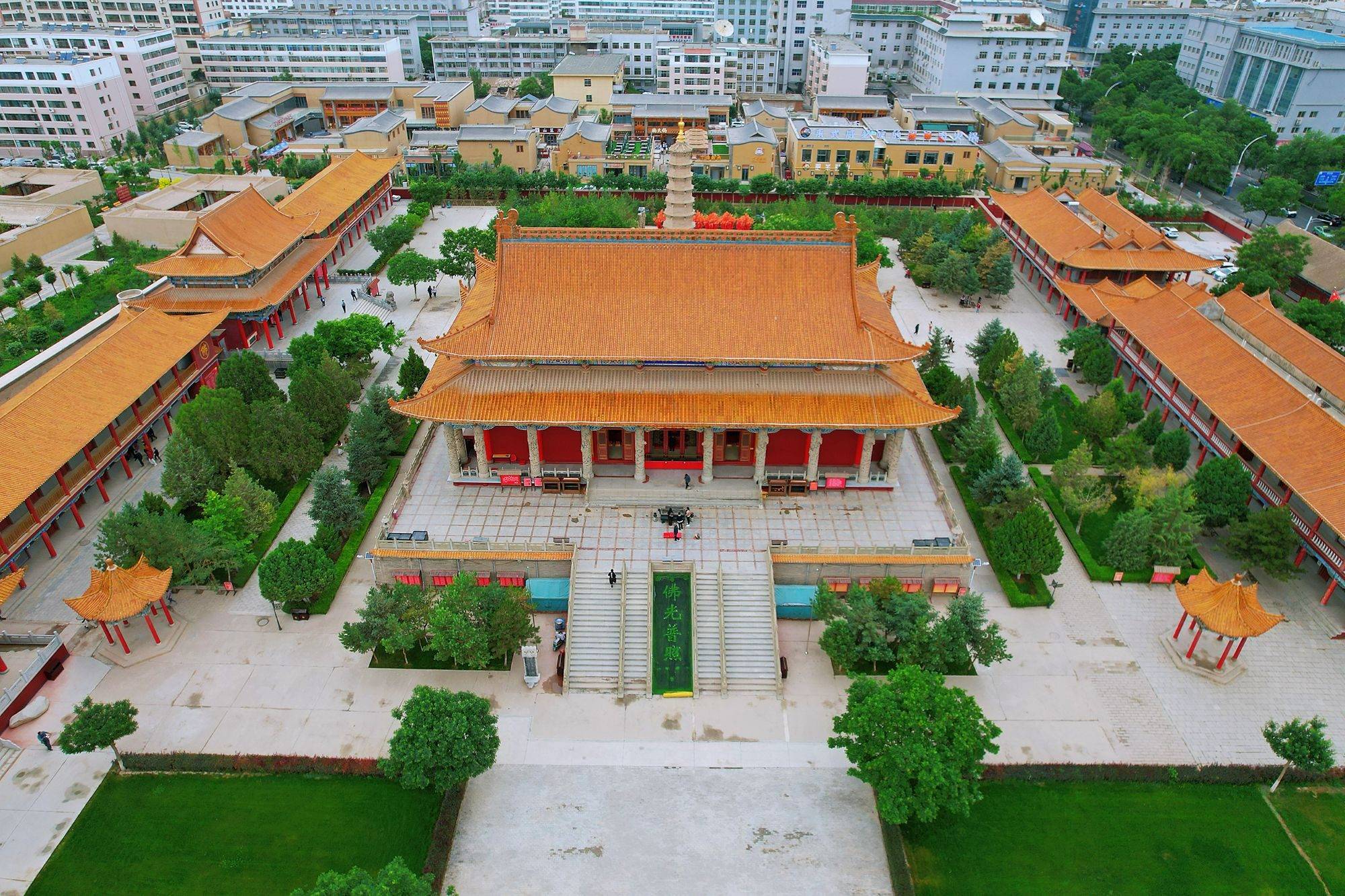 甘肃武威有一座鸠摩罗什寺,雄踞西北已逾千年,充满了传奇色彩