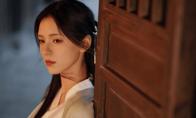 穿胶衣戴眼镜,张予曦不愧是动漫女主第一,这穿搭超越整个cos圈