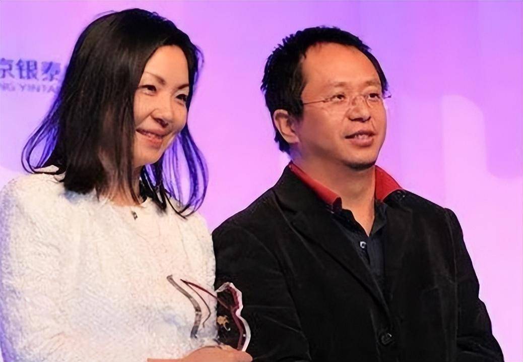 笑喷了,周鸿祎称巴黎奥运会会徽越看越像陈鲁豫,评论区笑死了