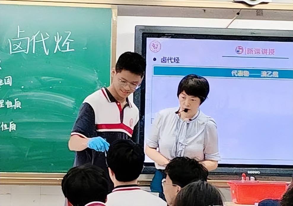 广州市教研院与番禺区教师发展中心莅临象贤中学开展教学视导工作