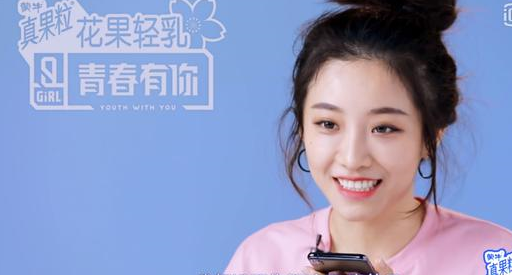 而最圈粉的场面,莫过于第一次淘汰前,蔡徐坤向导演组申请,给女孩