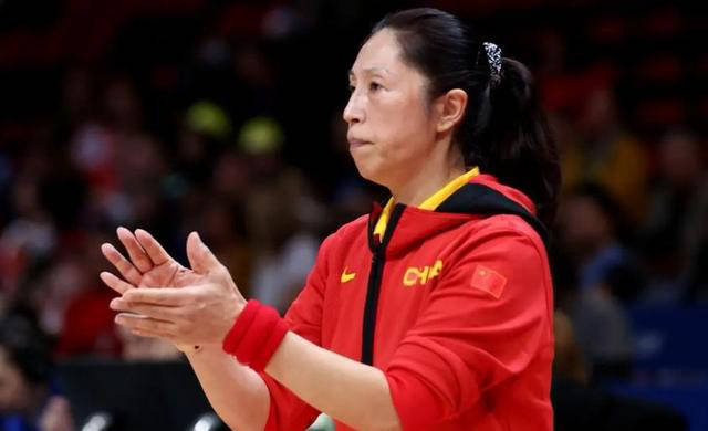 极端球迷网络暴力:中国女篮主教练郑薇遭受指责的背后