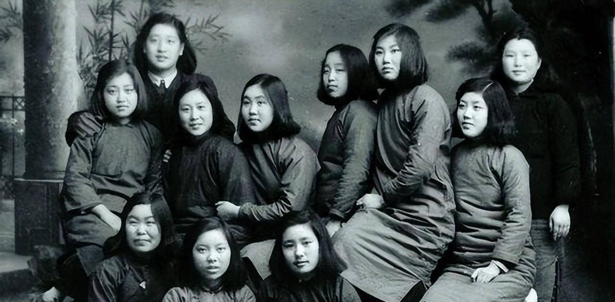 军统女特务精通4国语言,冒死救一地下党员,11年后反救自己一命