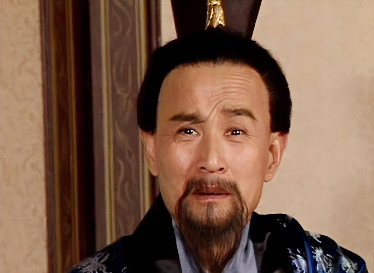 首先,看一下诸葛瑾在父亲去世之后,所做的决定;他作为家中长子,非常