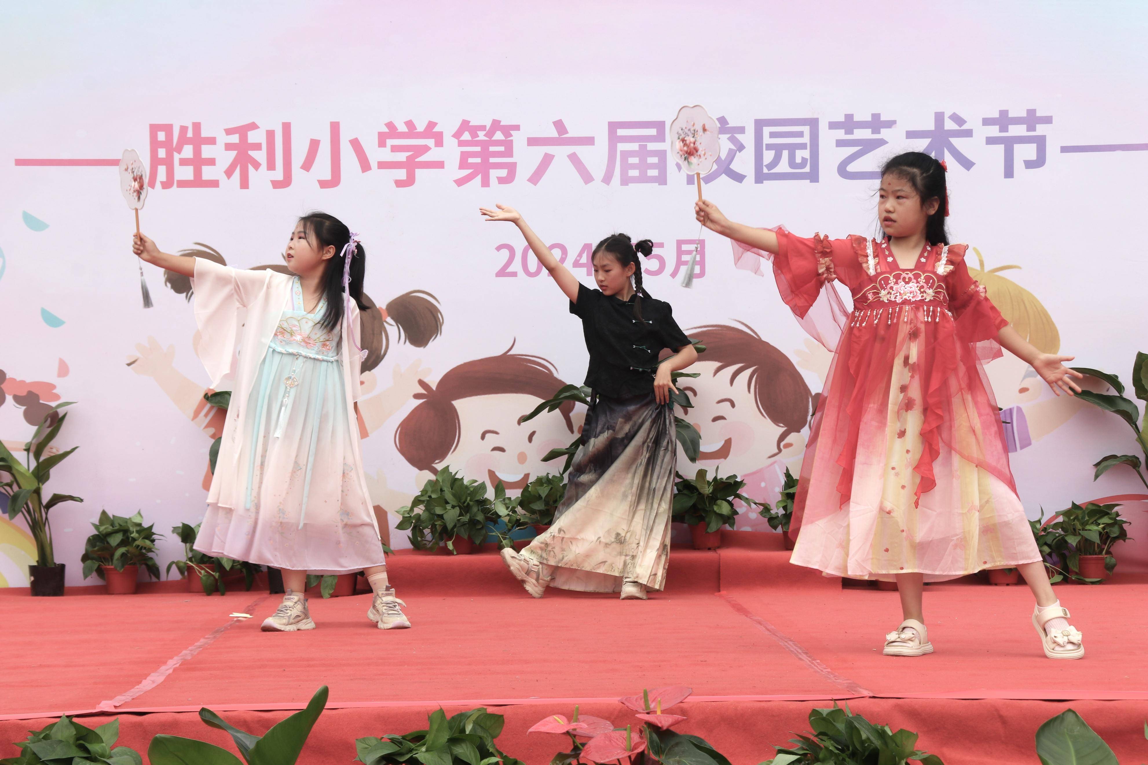 临渭区胜利小学第六届校园艺术节暨庆六一文艺汇演组图