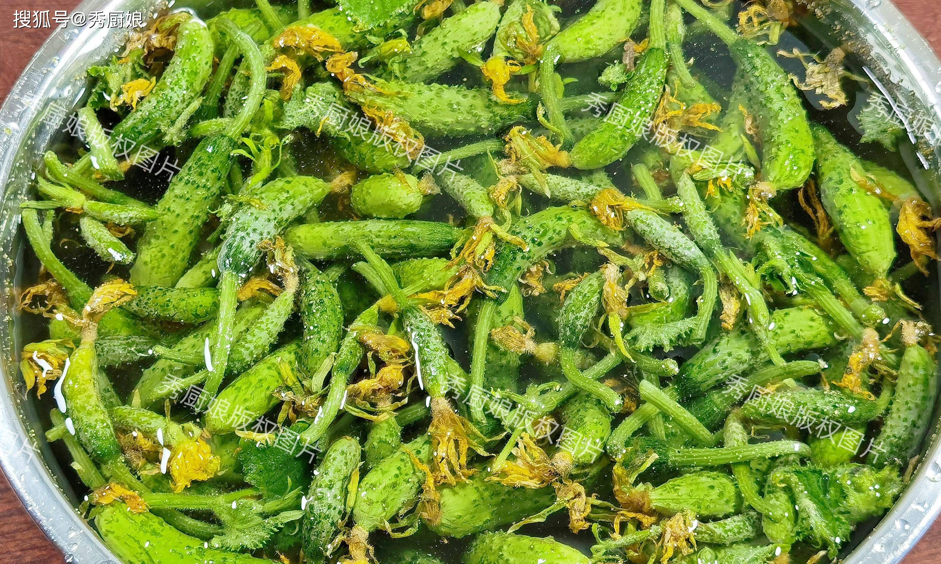 黄瓜热量低,适合减肥人群食用,还具有清热解毒,利尿消肿,美容养颜的