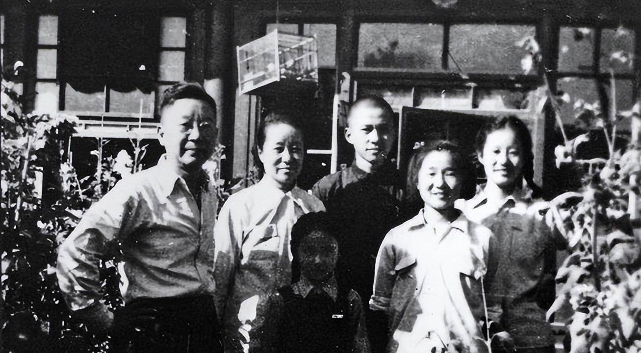 儿子在公园陪遗物待了一天,往后夹着尾巴做人_舒庆春_北京_太平湖