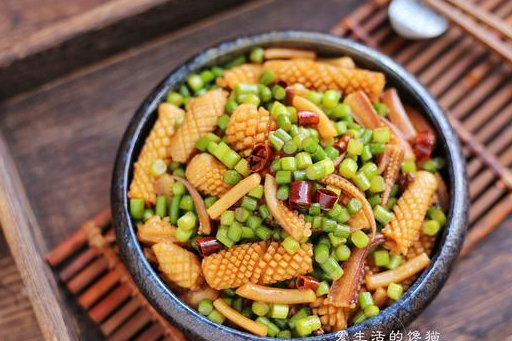 它是"天然护肤品",女人吃,滋阴补血,美容润肤,皮肤好气血足_鱿鱼_花刀