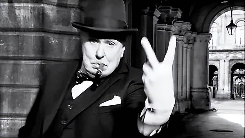 每天要喝三瓶酒,抽至少五根雪茄,揭秘英国首相丘吉尔的真实生活