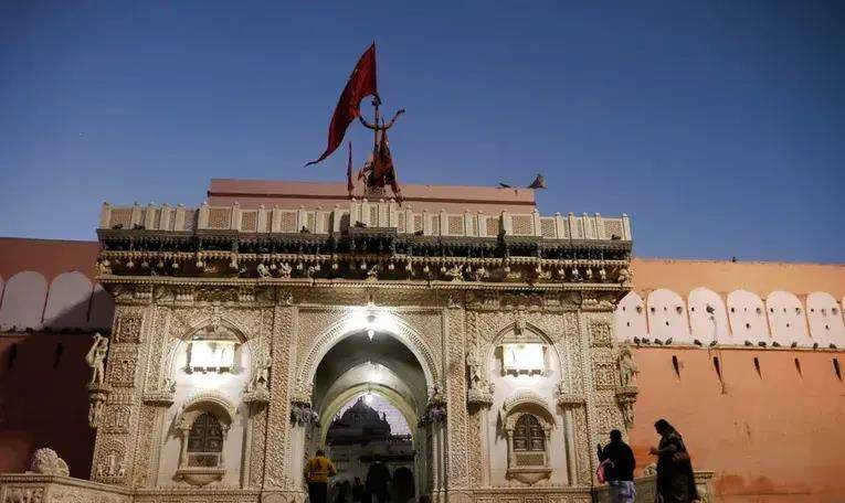 为"图吉利"人与狗结婚,牟暴利丧尽天良倒卖人骨_老鼠_神庙_尸骨