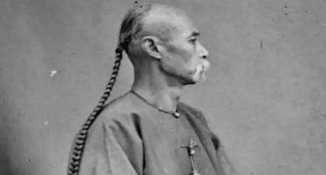 清朝人的发型真的是阴阳头?别被电视骗了,他们的真实发型是这样