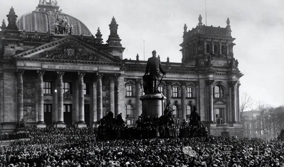 希特勒上台后,穷得揭不开锅的德国突然有钱了,是哪里来的钱?