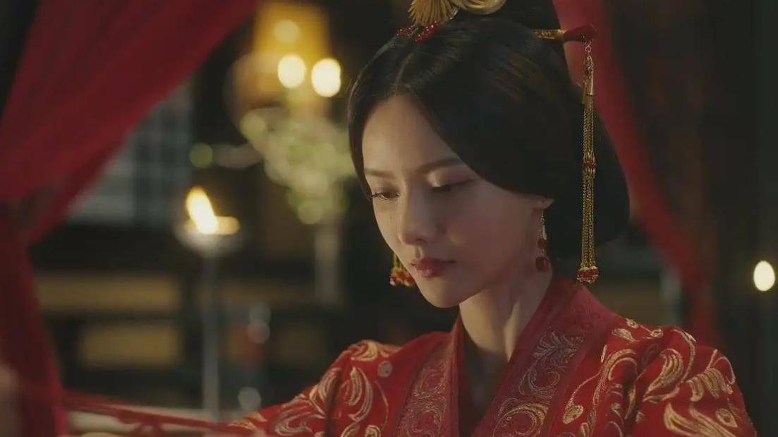 洛神甄宓:三国里的绝代佳人,为何被"披发覆面,以糠塞口"下葬