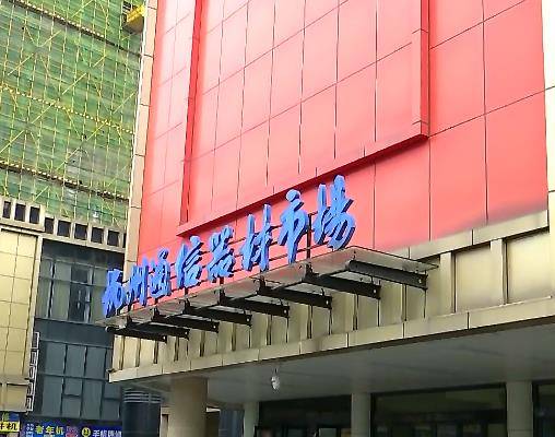 男子穿汉服逛市场,却遭保安的侮辱驱赶,保安:穿得像"人妖"一样