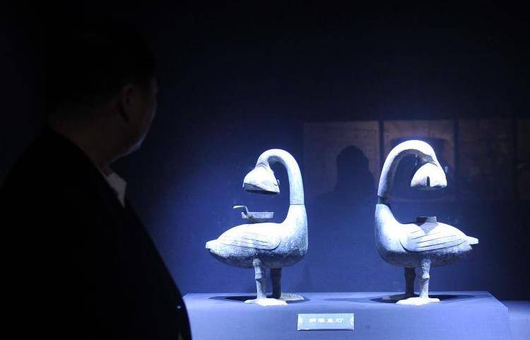 实拍海昏侯刘贺墓的文物:数量为马王堆汉墓三倍,仅铜钱多达十吨_青铜