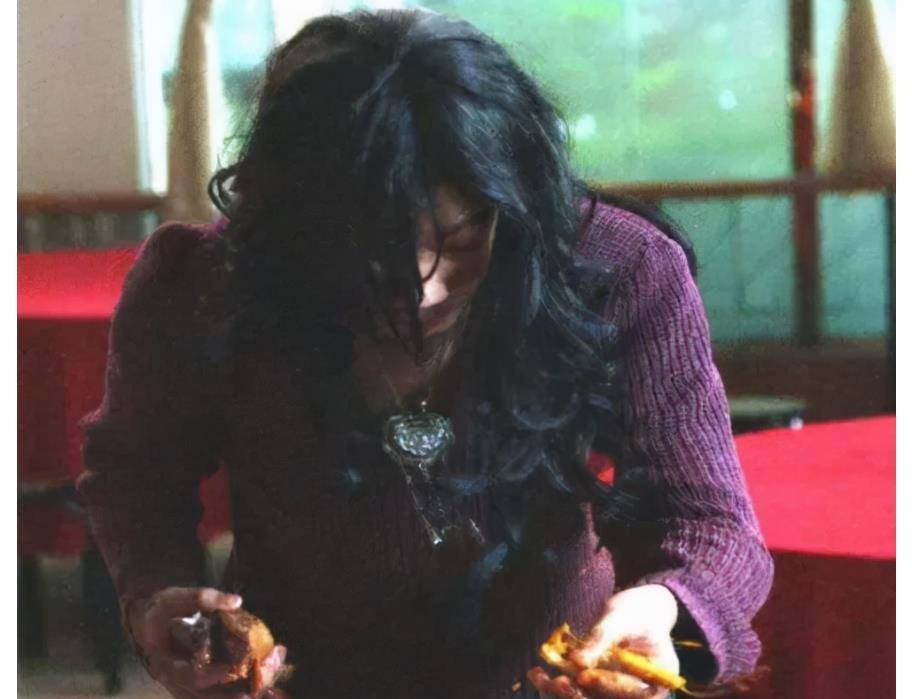 河南第一懒人杨锁有多懒?脚不沾地,吃饭靠喂,23岁把自己饿死了