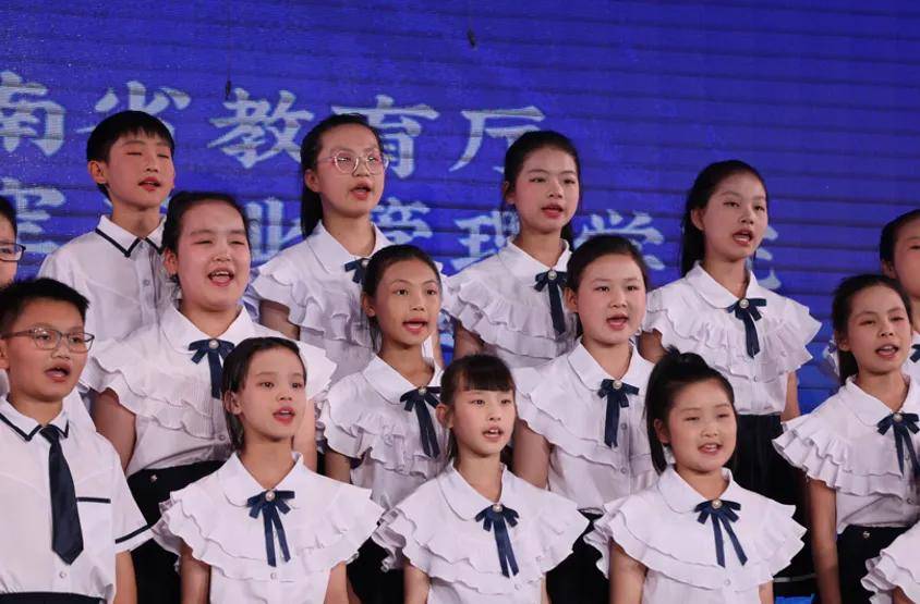 演出学校:固始县胡族铺镇中心学校演唱曲目:《声声慢》《外婆的澎湖湾