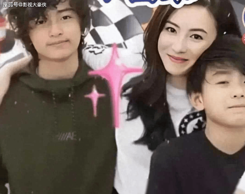 谢霆锋太兴奋了!张柏芝带孩子回家团聚,谢霆峰亲自下厨做美食