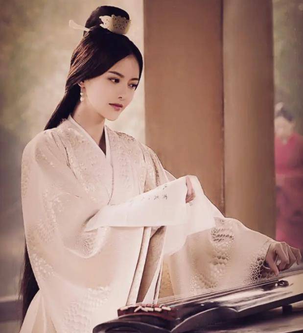 洛神甄宓:三国里的绝代佳人,为何被"披发覆面,以糠塞口"下葬