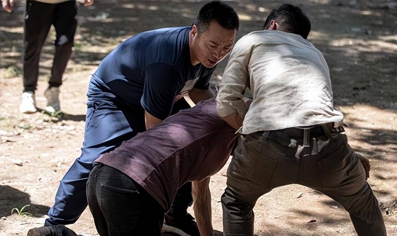沈阳警察梁玉伟卧底做黑老大,上电视妻子才知,儿子:不想你这样