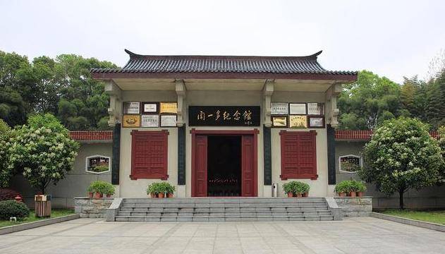 牛人闻一多:10岁就上上小学,13岁时考进清华