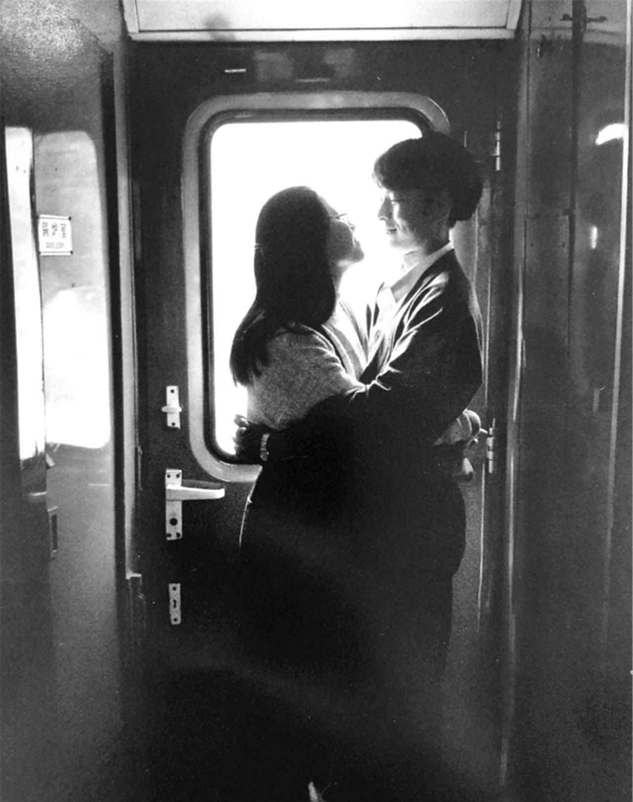 一听石玉芬要去广州,柳如燕不由得为她担心起来:"