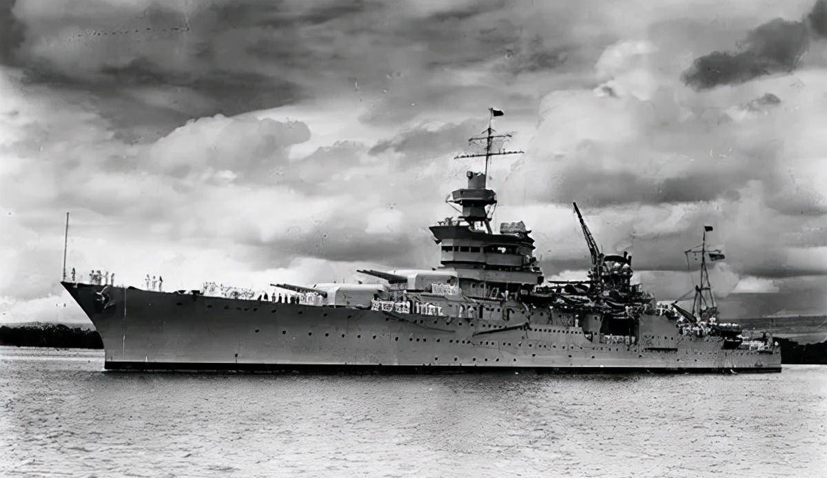 印第安纳波利斯号:护送原子弹却近千人丧生,世纪真相究竟为何?