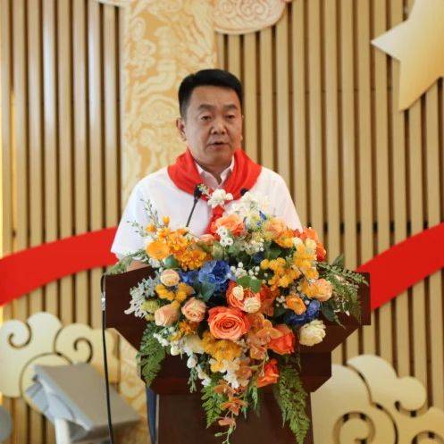 咸阳市秦都区委常委,副区长段朋泊对慈善协会和秦都农商银行等12家