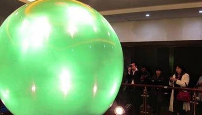 2007年,陕西男子挖到6吨重的夜明珠估价26亿,现在却成"路灯"