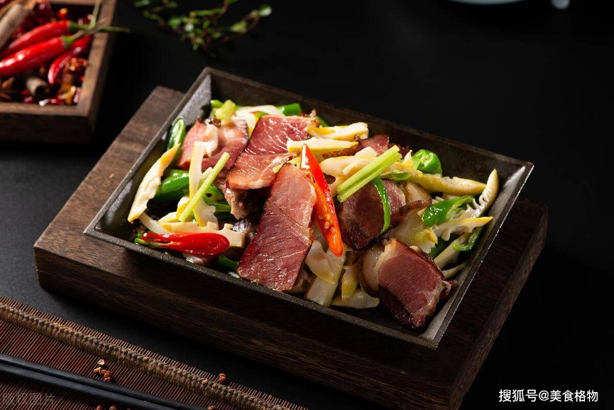 炒腊肉,最忌切片直接炒,多做2步,腊肉又香又嫩,不齁咸