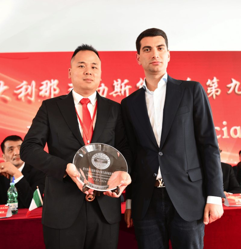 那不勒斯青年侨领许曾龙蝉连意大利那不勒斯华商会会长_先生_支持_贺