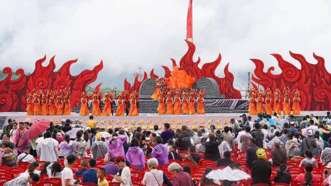 中国普格螺譬山旅游火把节是四川省普格县的文化节日