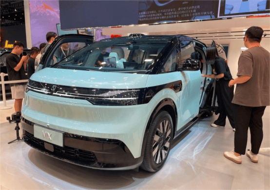 2024粤港澳车展:“宝宝巴士”极氪MIX亮相_搜狐汽车_搜狐网