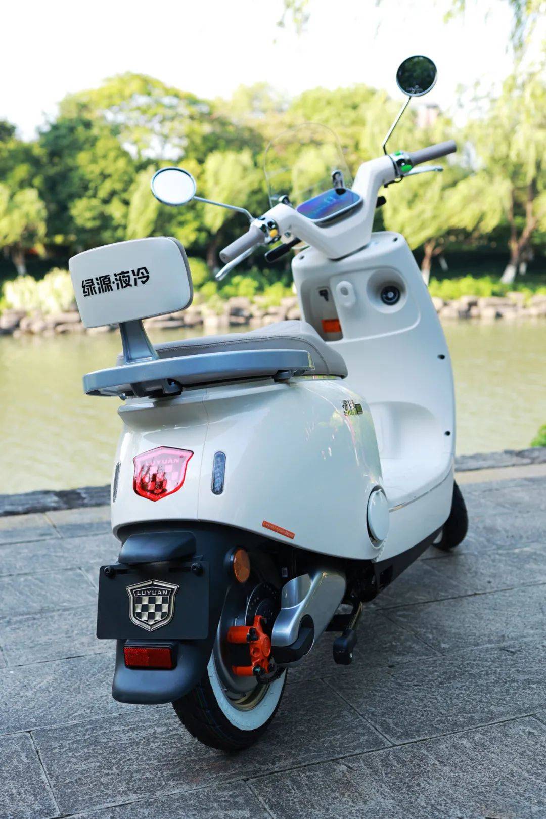 推荐一款电动车精致复古,细节致胜,绿源moda8女性用户评测