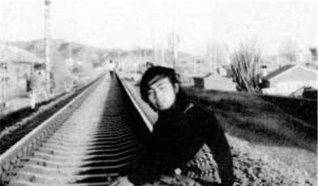 1989年春天,一个叫海子的人决定去死,生前无名,死后却名声大振