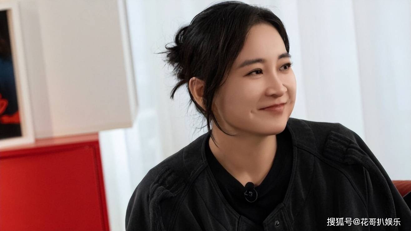 贾玲官宣成prada代言人,展现大女主别样风采,粉丝狂吹姐姐真美