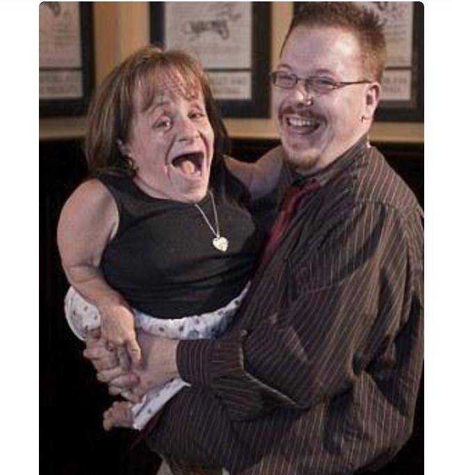 9米帅哥连生三胎:孩子就是对我的奖励_赫勒尔德_威尔_软骨病