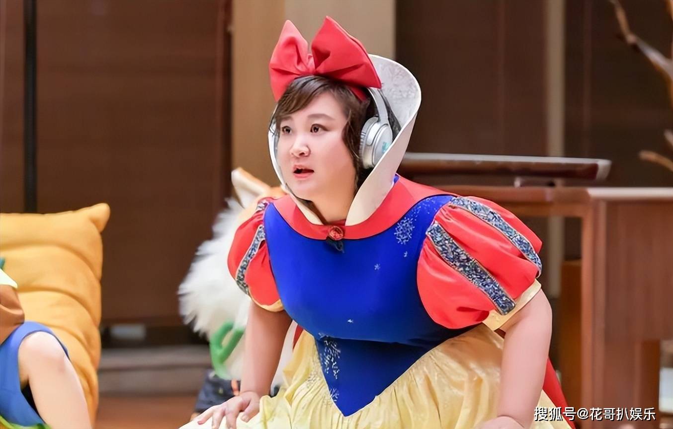 贾玲官宣成prada代言人,展现大女主别样风采,粉丝狂吹姐姐真美